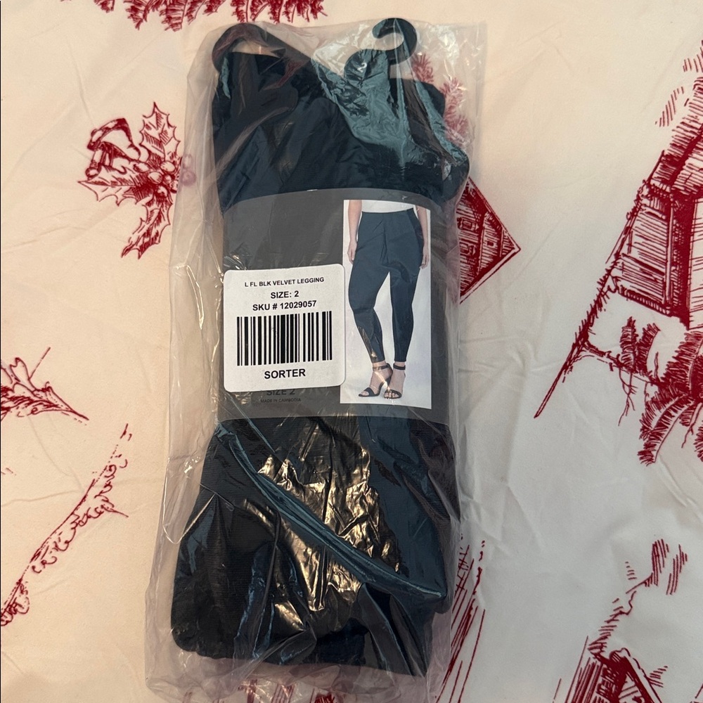 NWT Torrid Black Platinum Velvet Leggings, 2
